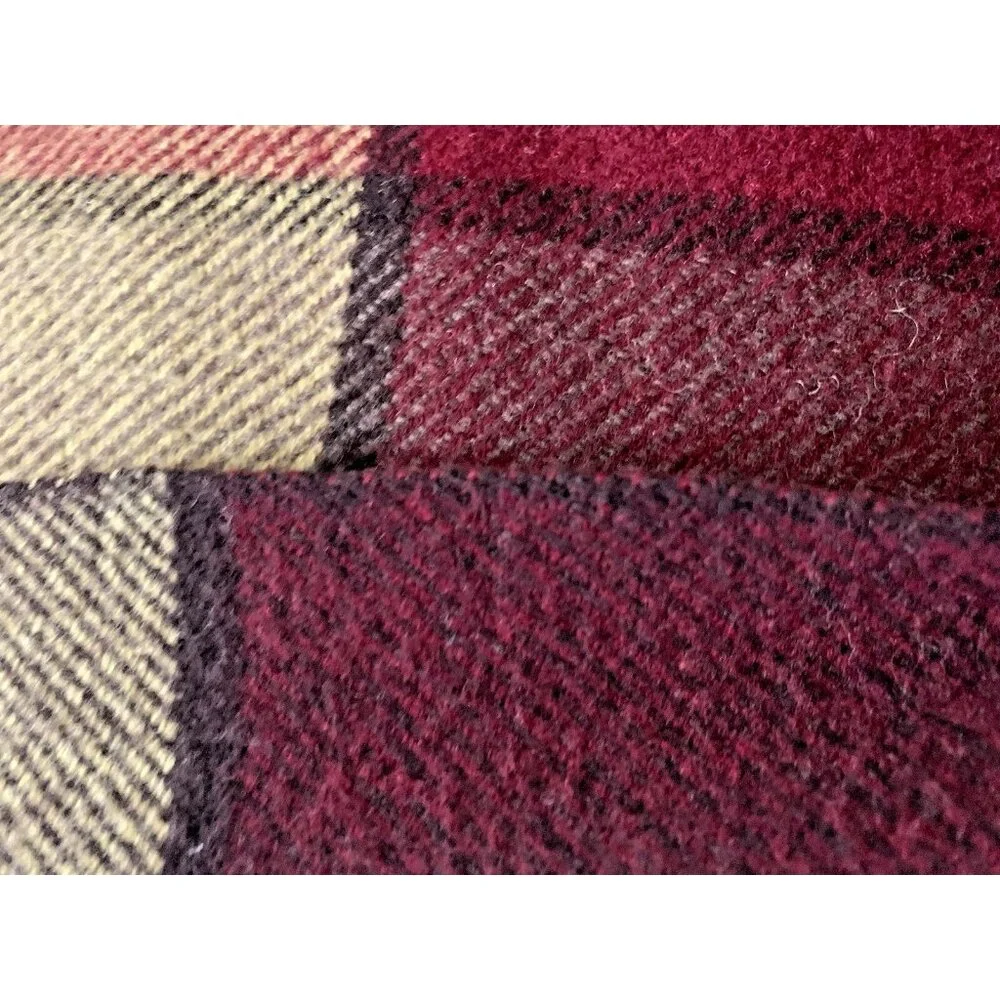 Wool Blanket Throw Burgundy Red Black 50"x64" ROYAL SCOT Tartan Plaid Fringe Vtg - Picture 3 of 7